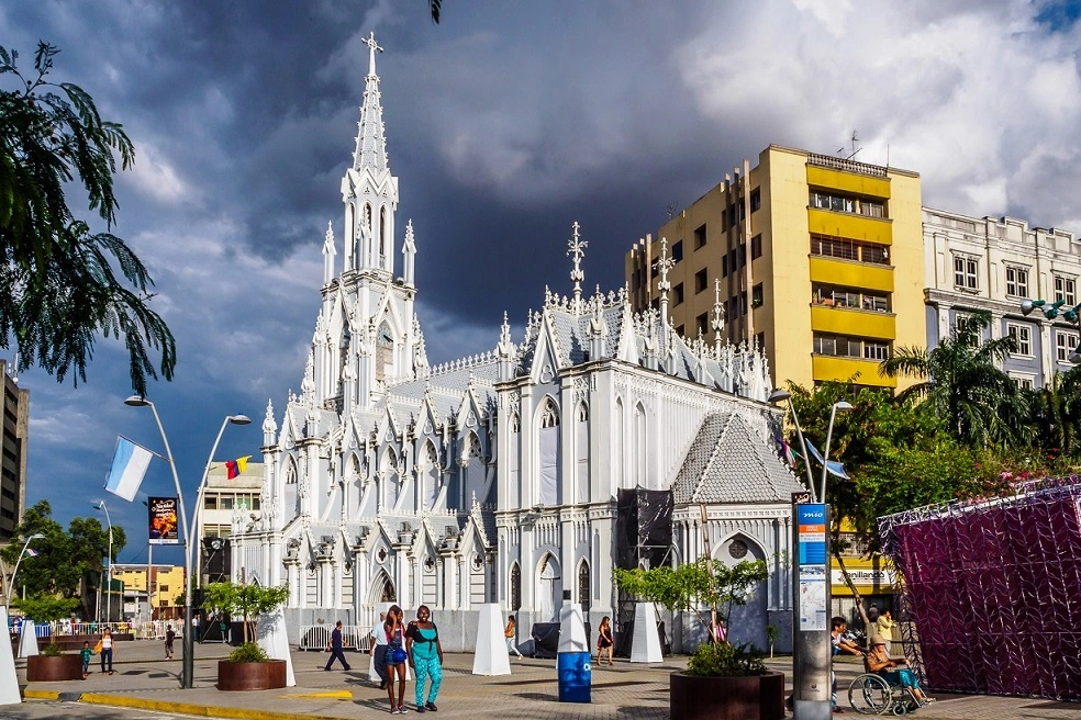 Iglesia La Ermita está ubicada en la esquina de la carrera 1ª con calle 13